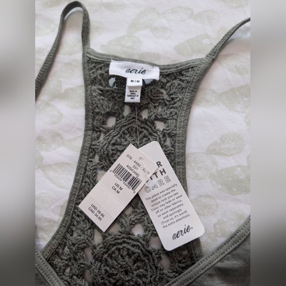 Woman's aerie top - Picture 2 of 2